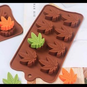 Leaf design mold